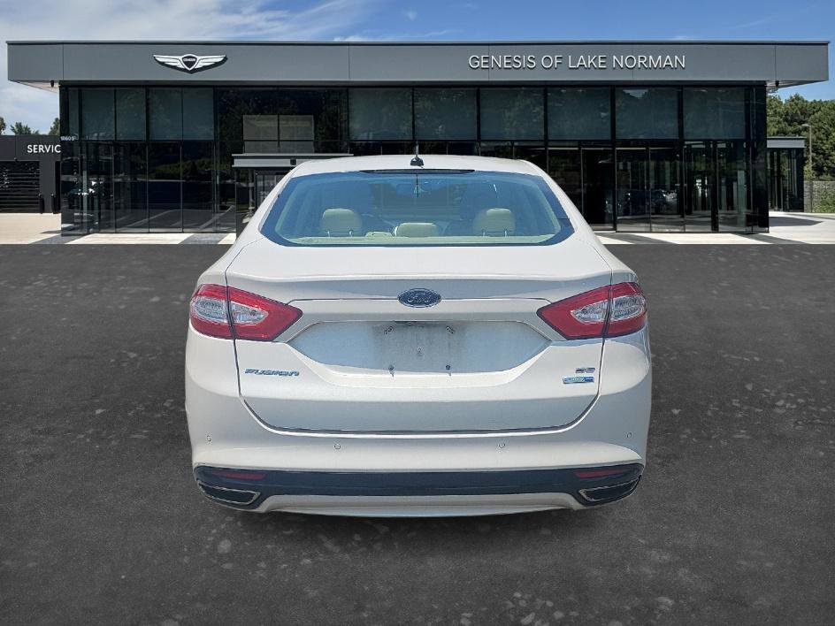 Used 2016 White Platinum Clearcoat Metallic Ford SE image 8