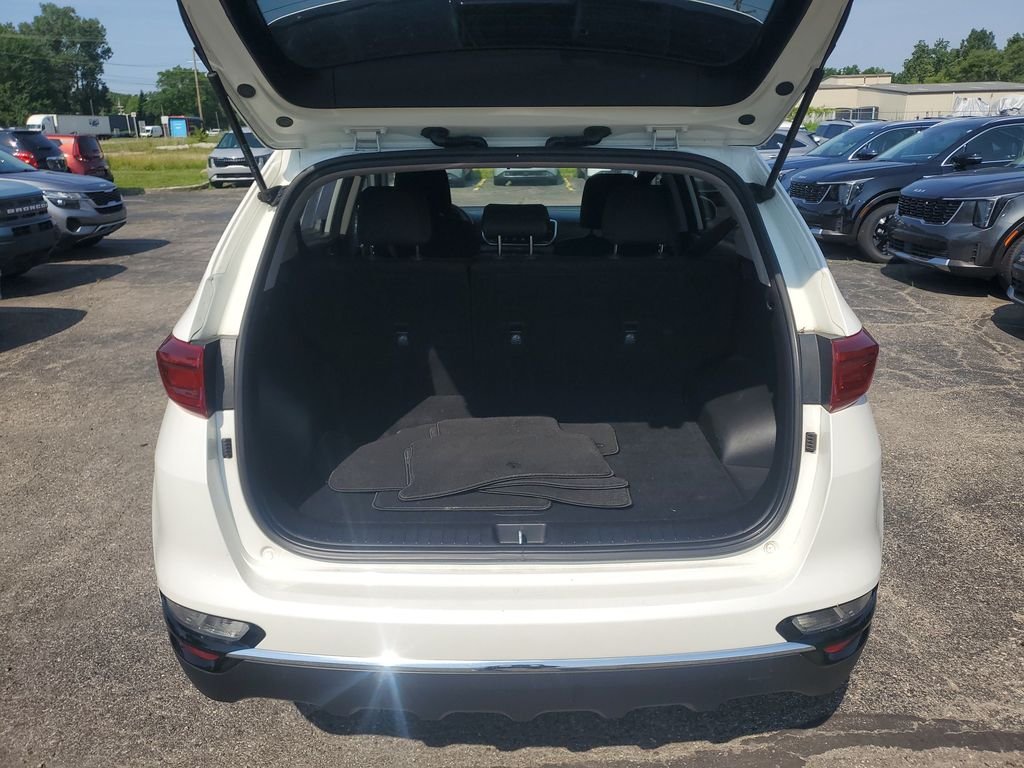 Used 2022 Snow White Pearl Kia LX image 24