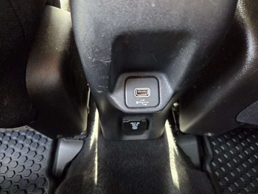 Certified Used 2022 White Jeep Latitude image 15