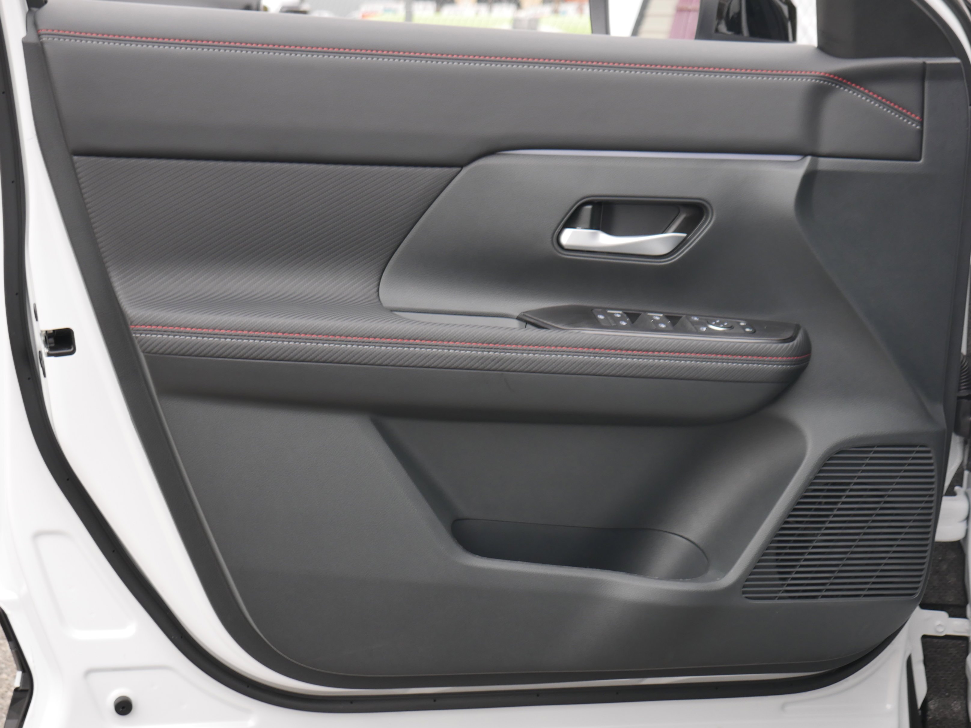 New 2026 Aspen White TriCoat Nissan SR image 33