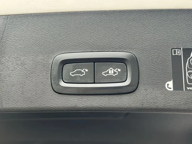 Used 2019 White Volvo T5 Inscription image 33