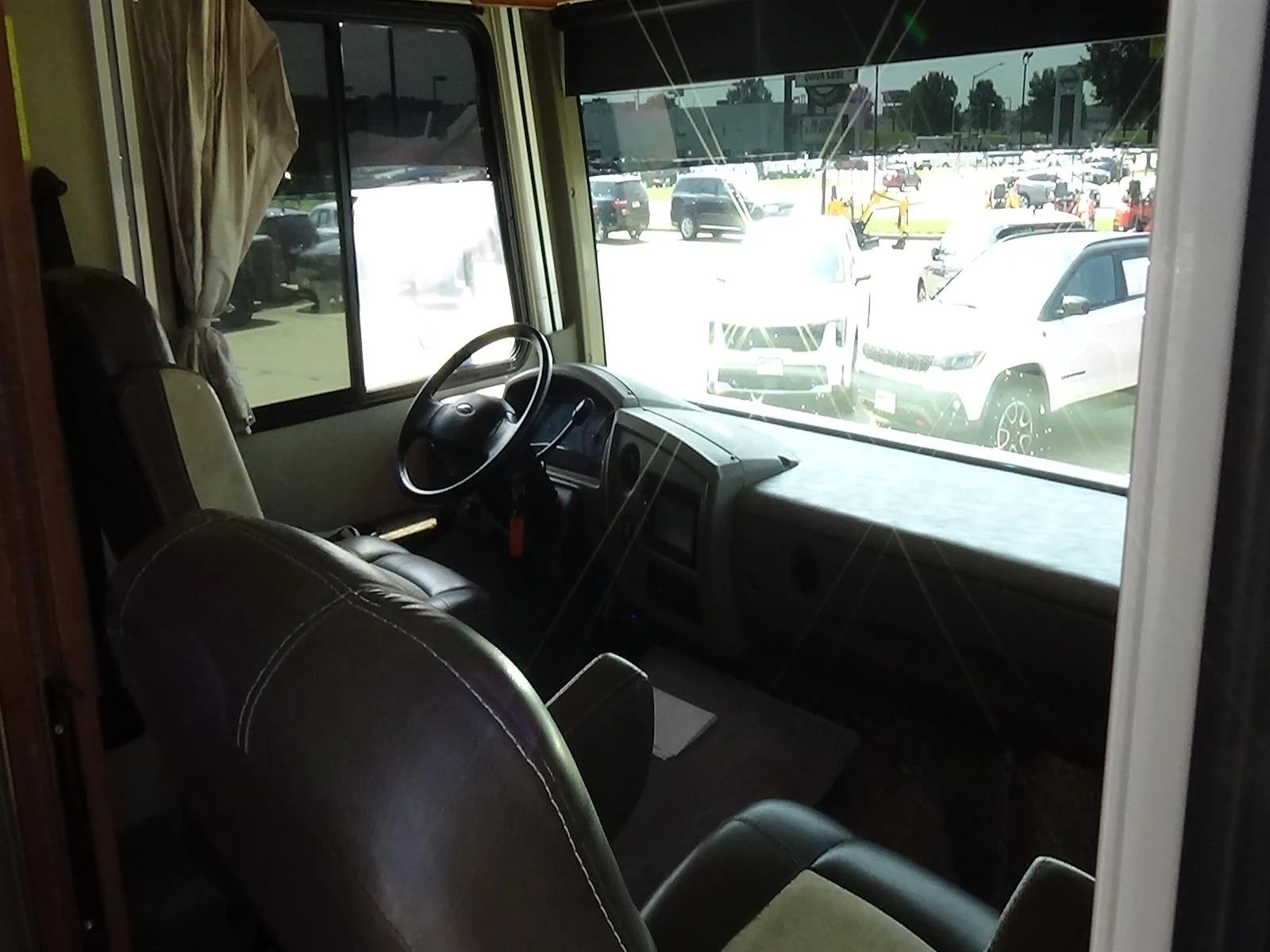 Used 2016 Tan Ford Fleetwood Flair image 13