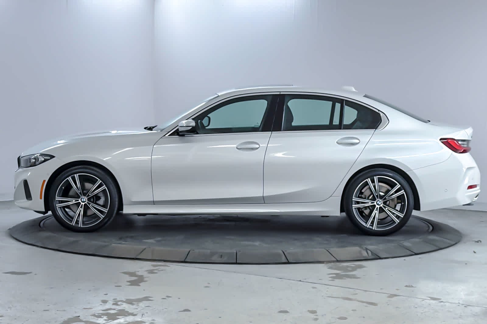 Used 2024 Mineral White Metallic BMW 330i xDrive image 5