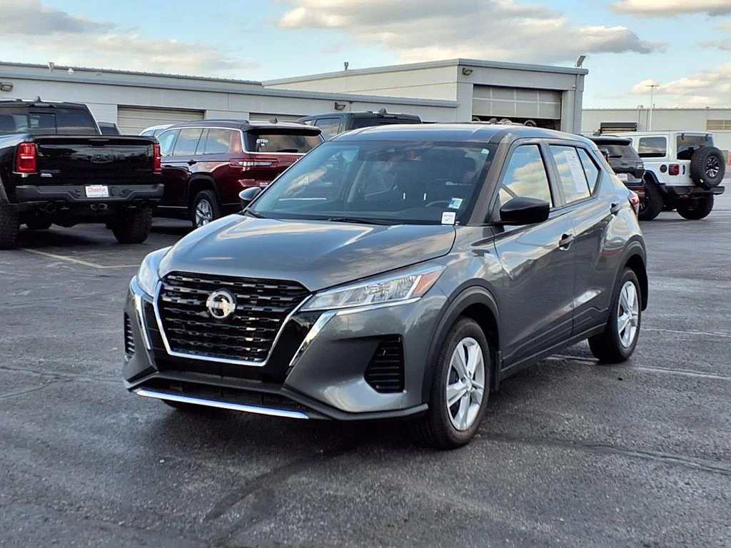 Used 2025 Nissan KICKS PLAY Base with VIN 3N1CP5BV0SL480984 for sale in Kansas City