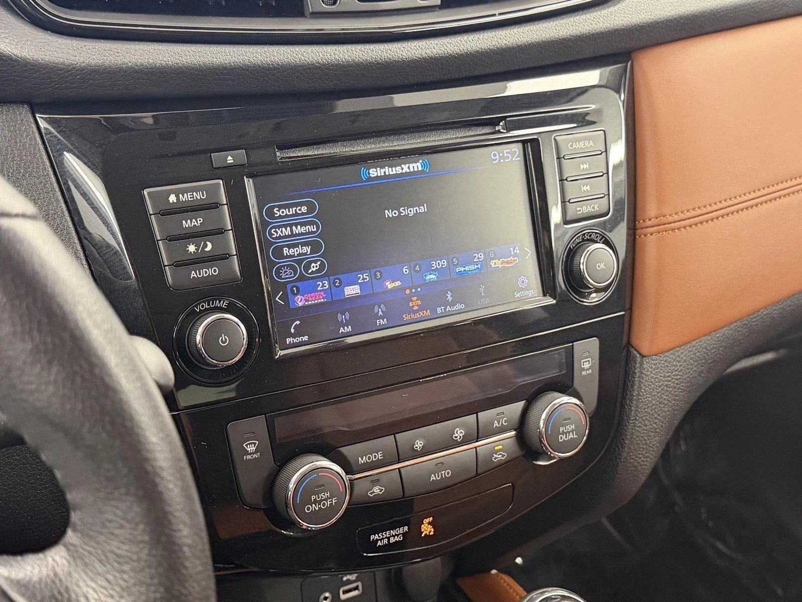 Used 2019 Pearl White Tricoat Nissan SL image 24