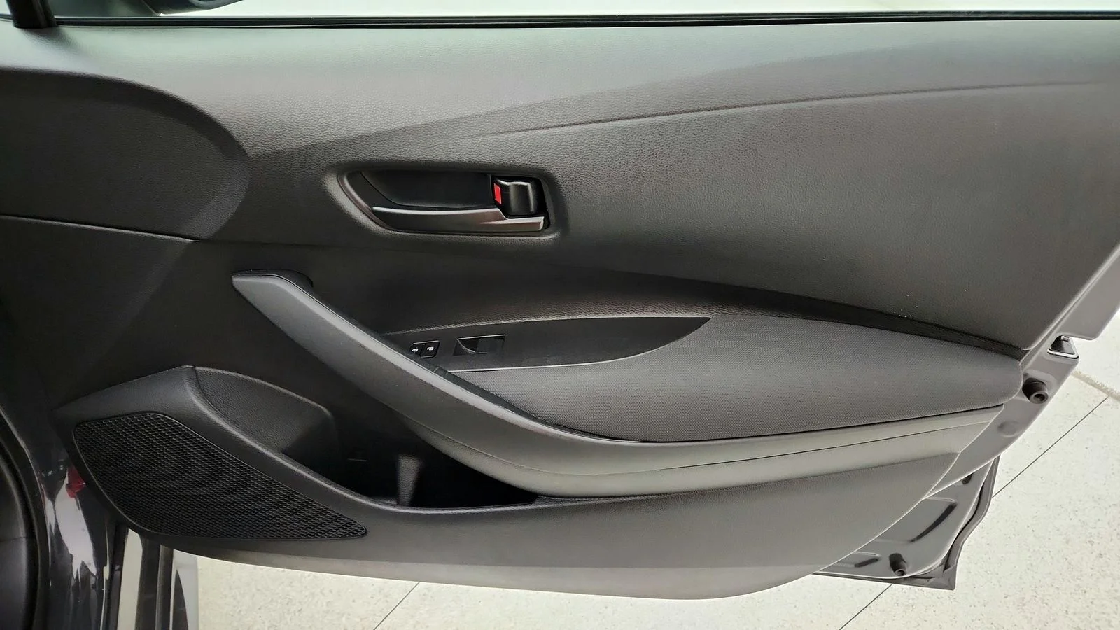 Used 2025  Toyota LE image 38