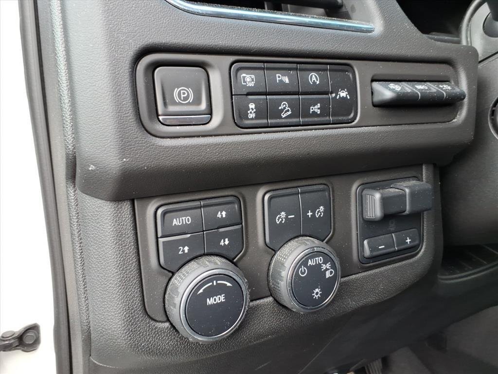 Used 2023 Iridescent Pearl Tricoat Chevrolet Premier image 15