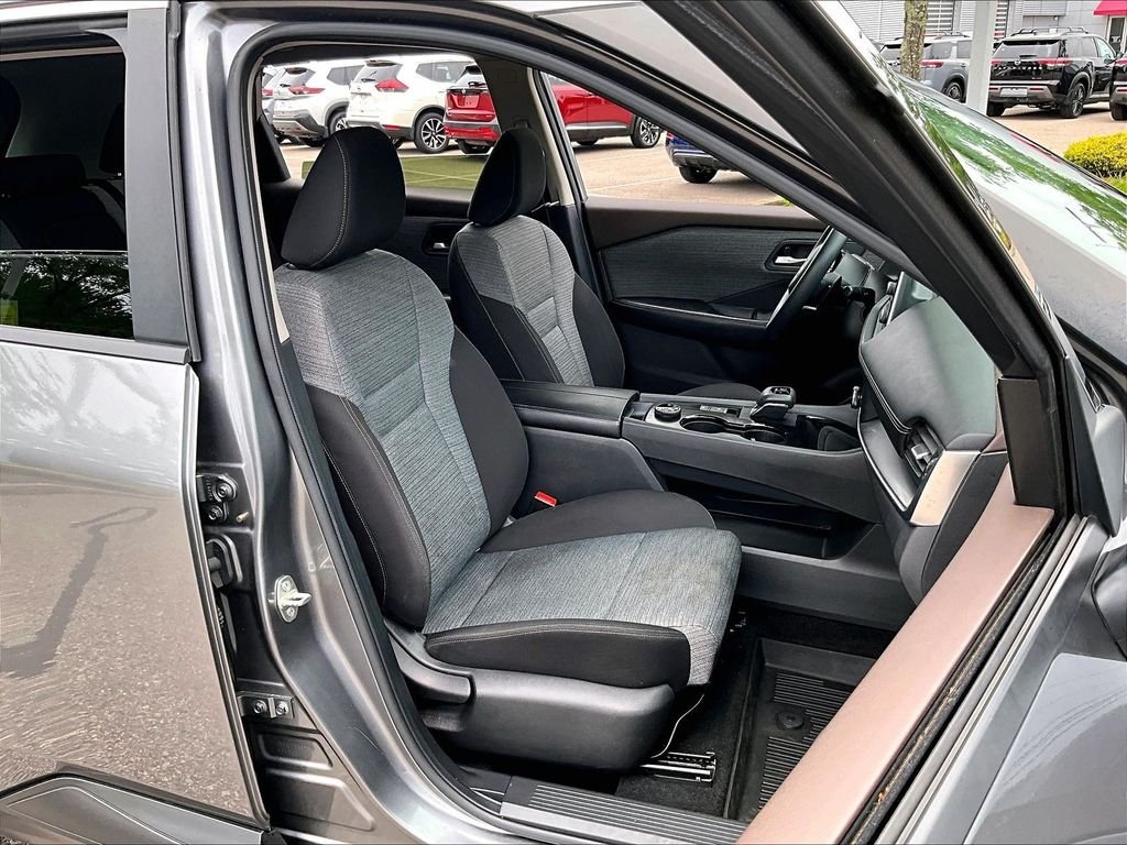 Used 2023 Gray Nissan SV image 11