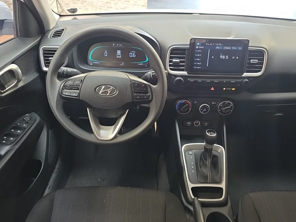 Used 2025 Lunar White Hyundai SE image 14