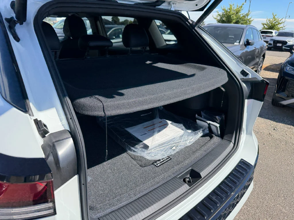 New 2026 Opal White w/Deep Black Roof Volkswagen SE R-Line Black image 27
