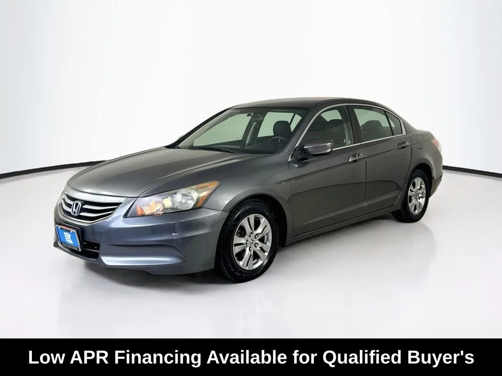 Used 2011 Polished Metal Metallic Honda SE image 3