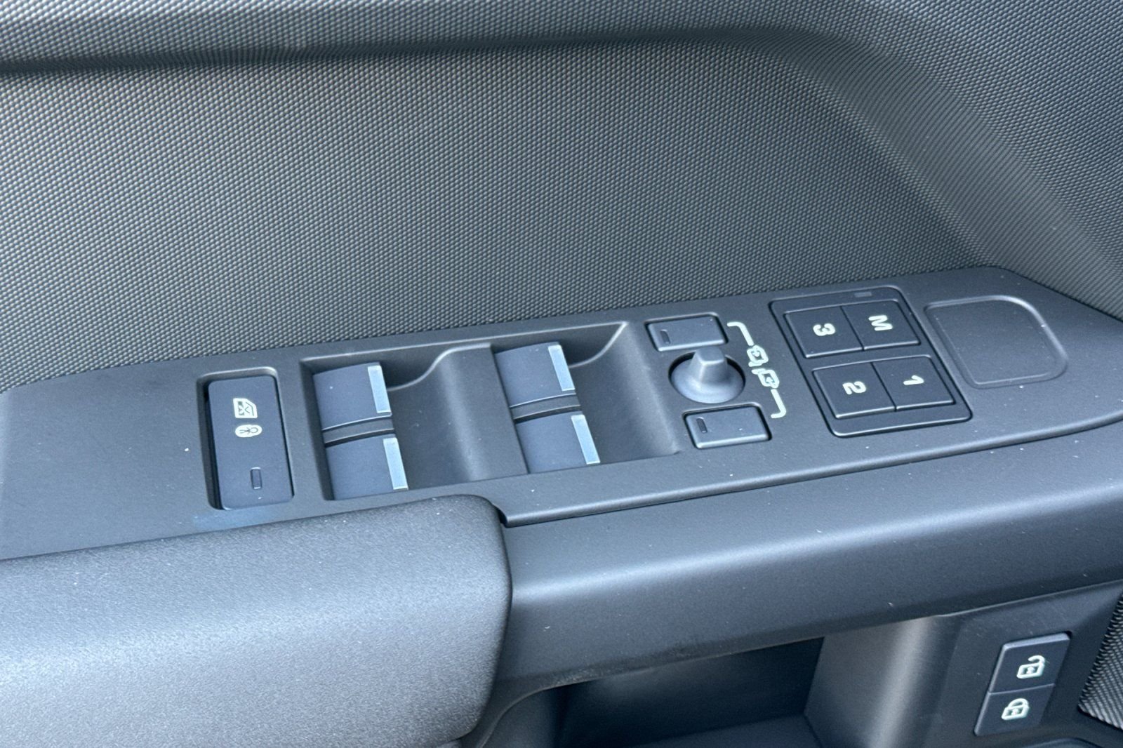 New 2026 Woolstone Green Land Rover S image 11