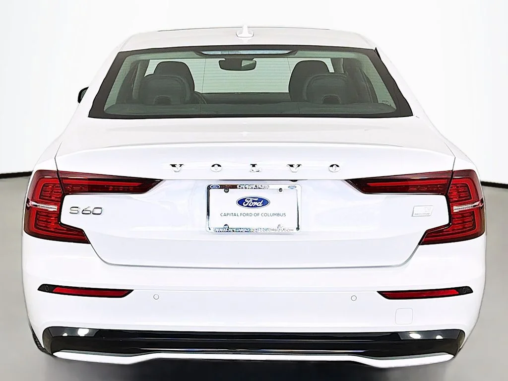 Used 2024 Crystal White Metallic Volvo T8 Plus Dark Theme image 17
