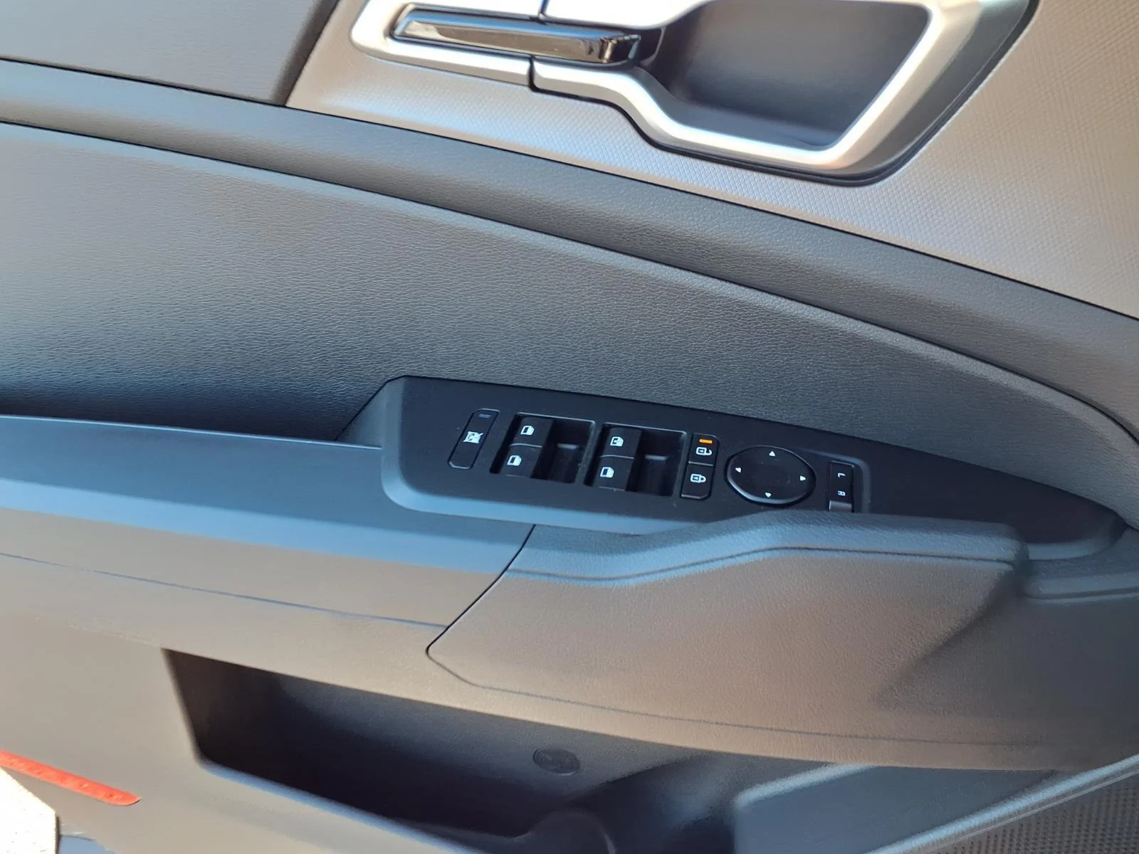 New 2026 Gravity Gray Kia LX image 11