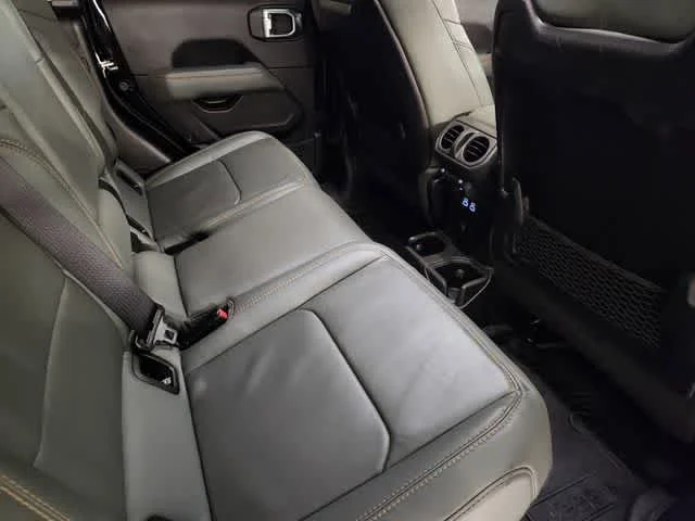 Used 2024 Black Clearcoat Jeep Mojave X image 30