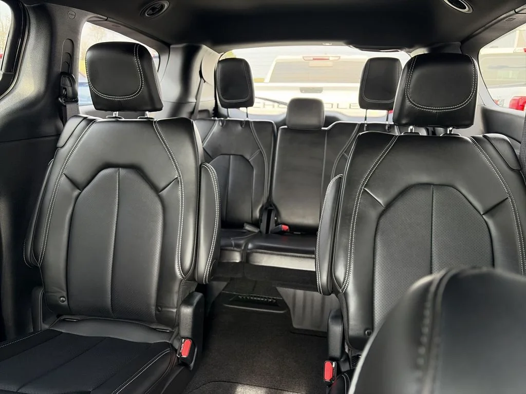 Used 2024 Black Chrysler Touring L image 21