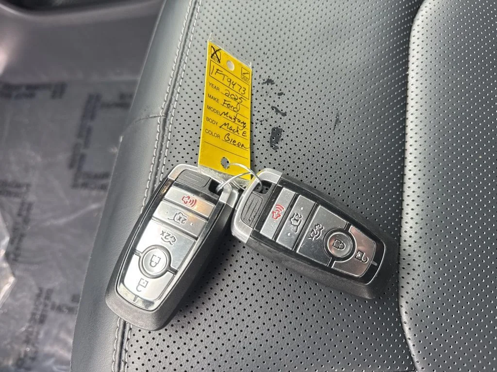 Used 2025 Green Ford Premium image 35