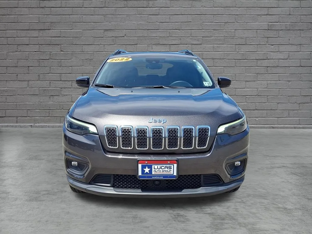 Used 2022 Granite Crystal Metallic Clearcoat Jeep Latitude Lux image 4