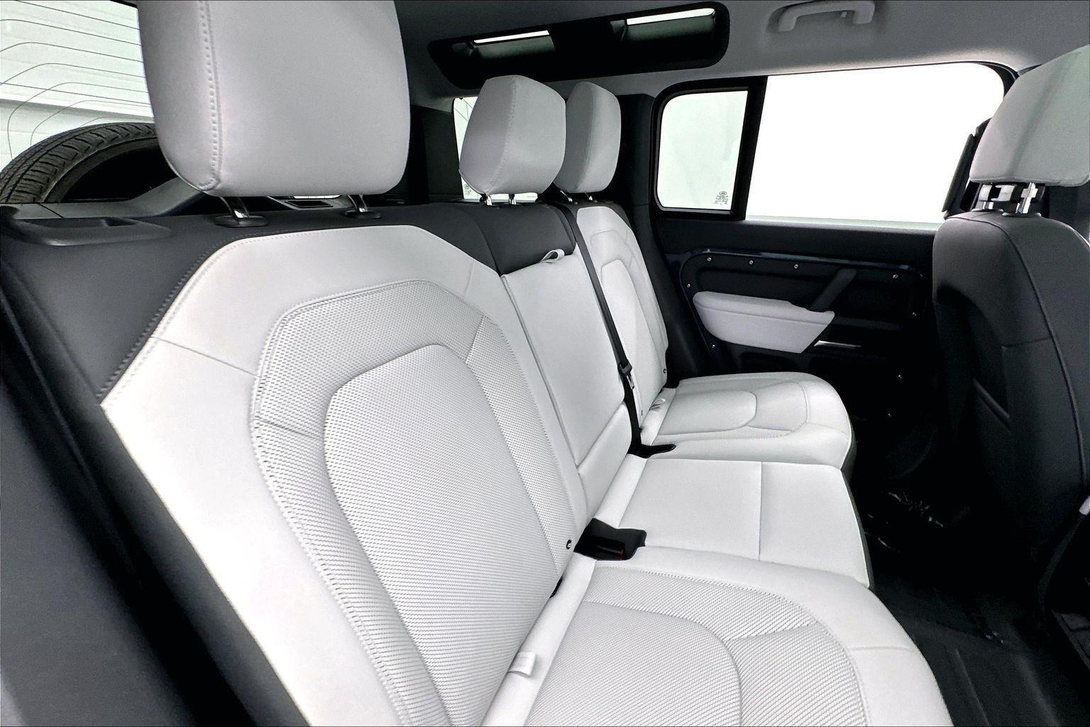 Used 2025 Tasman Blue Metallic Land Rover S image 23