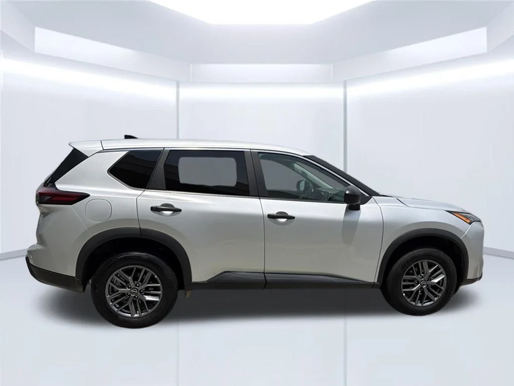 Used 2024 Silver Nissan S image 8