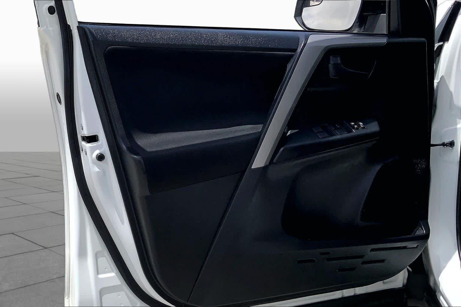 Used 2016 Super White Toyota LE image 21