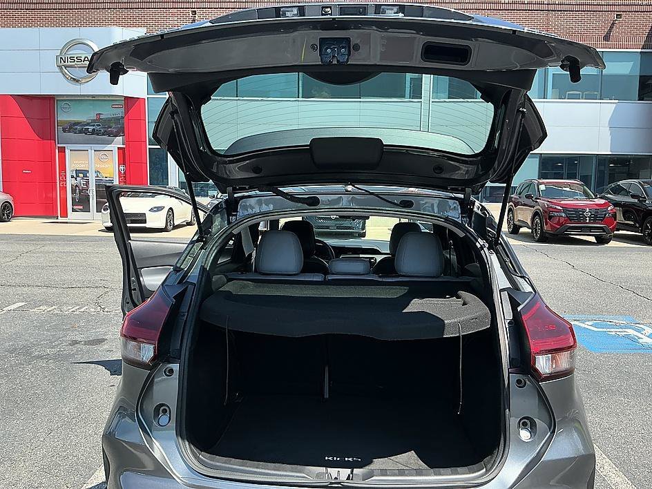 Used 2022 Gun Metallic Nissan SR image 25