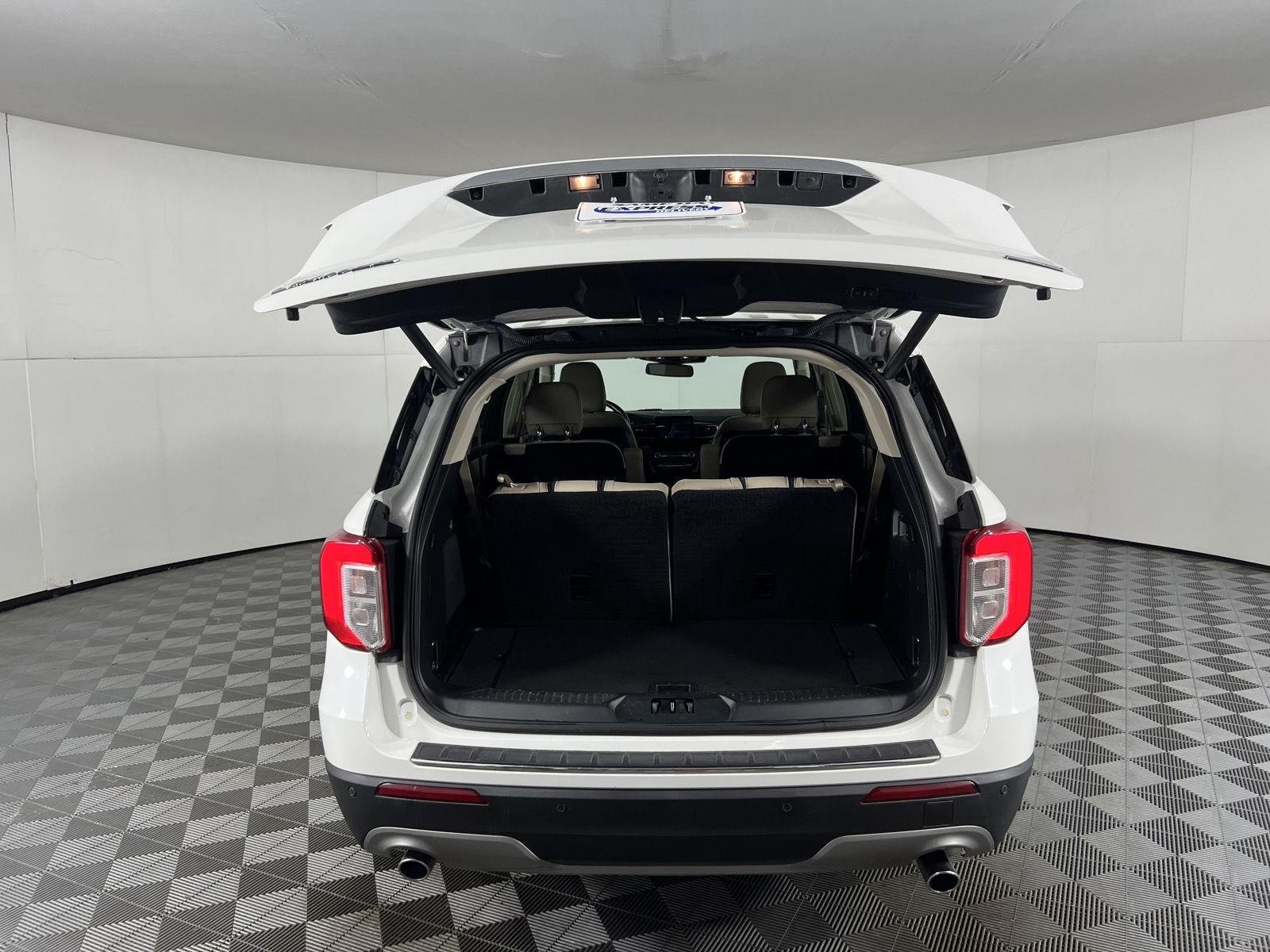 Used 2020 Star White Metallic Tri-Coat Ford Limited image 8
