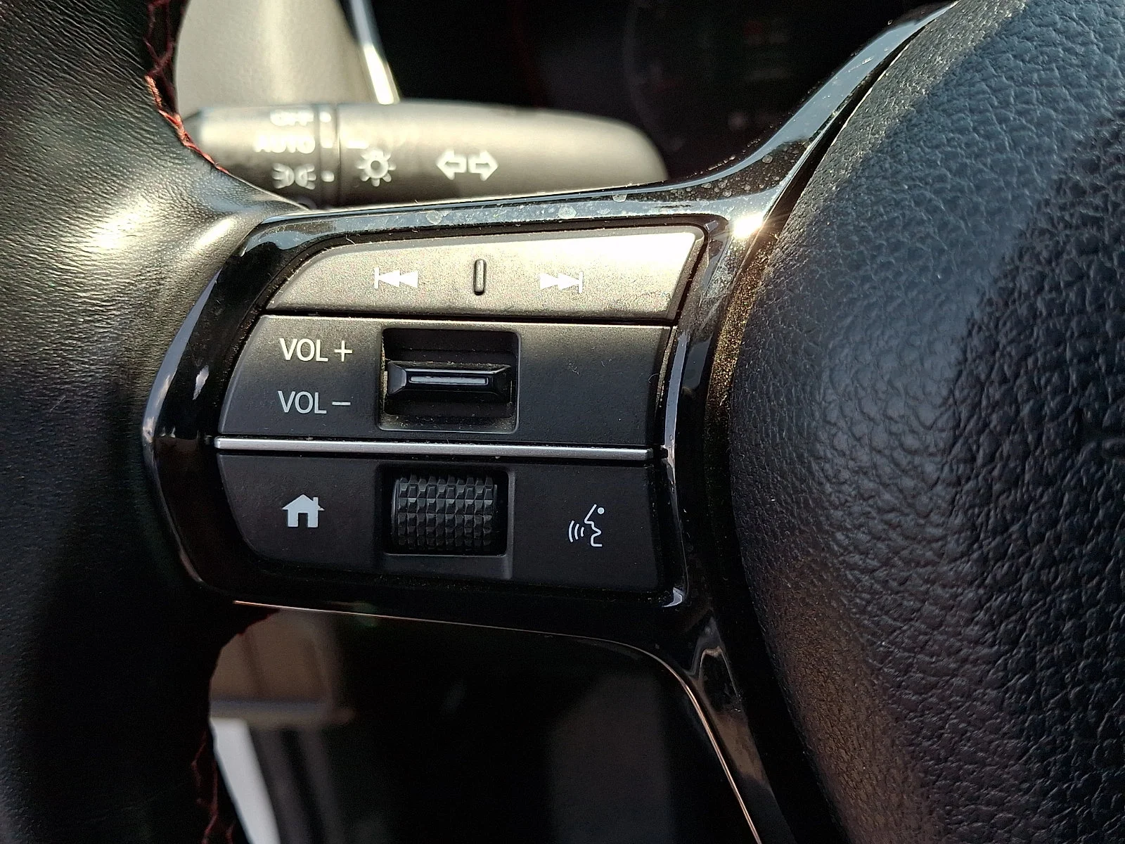 Used 2024 Platinum White Pearl Honda Sedan image 19