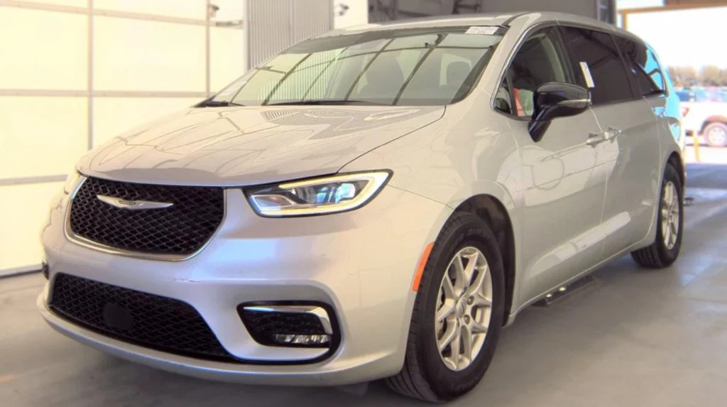 2024 Chrysler Pacifica Touring L