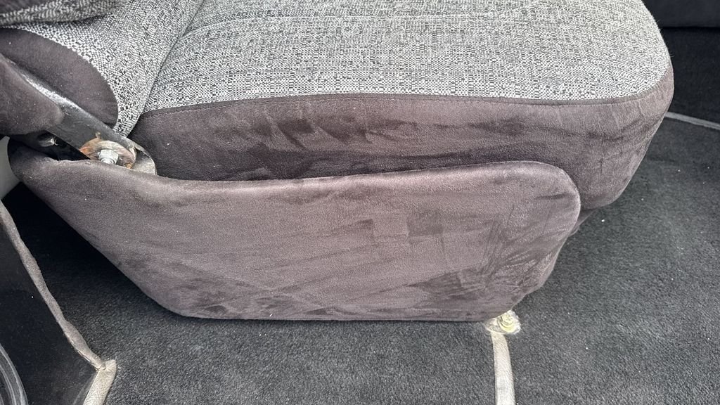 2022 Chrysler Voyager LX - Photo 44