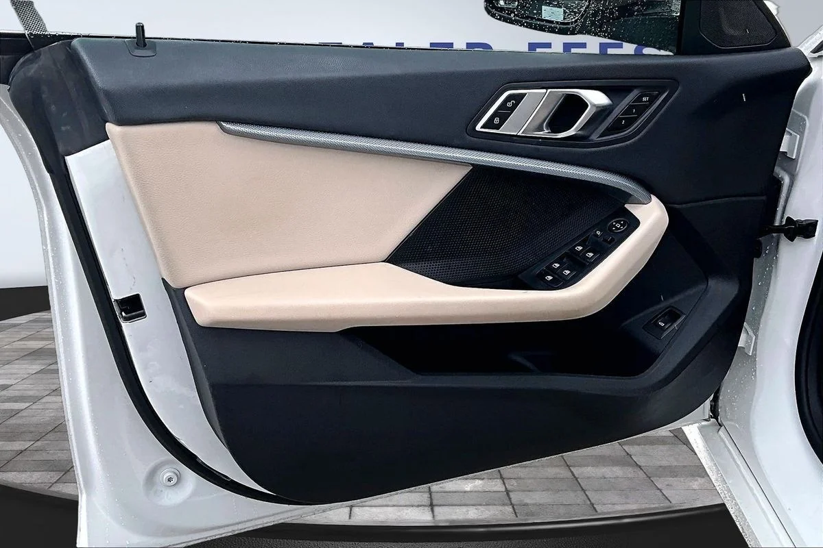 Used 2023  BMW i sDrive image 20