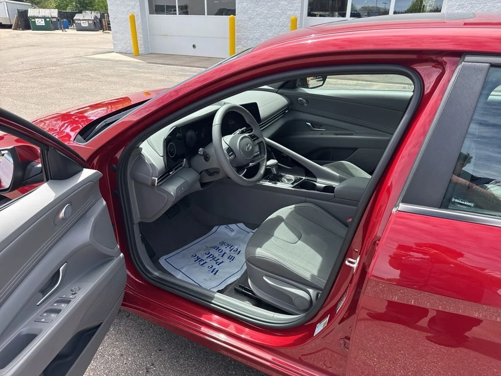 Used 2024 Ultimate Red Hyundai SEL image 25