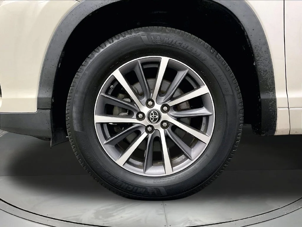 Certified Used 2018 White Toyota XLE image 12