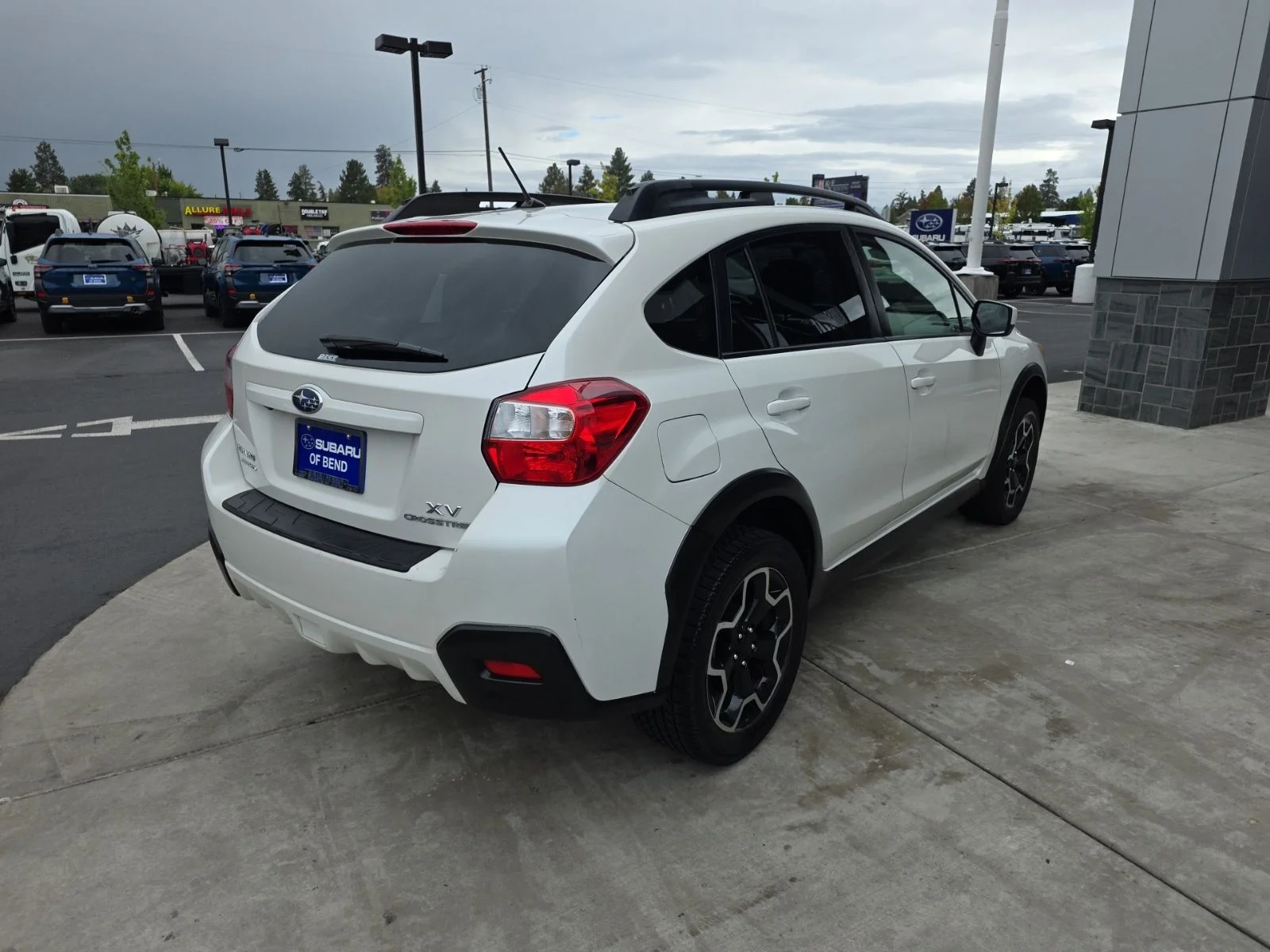 Used 2015 Crystal White Pearl Subaru 2.0i Premium image 5