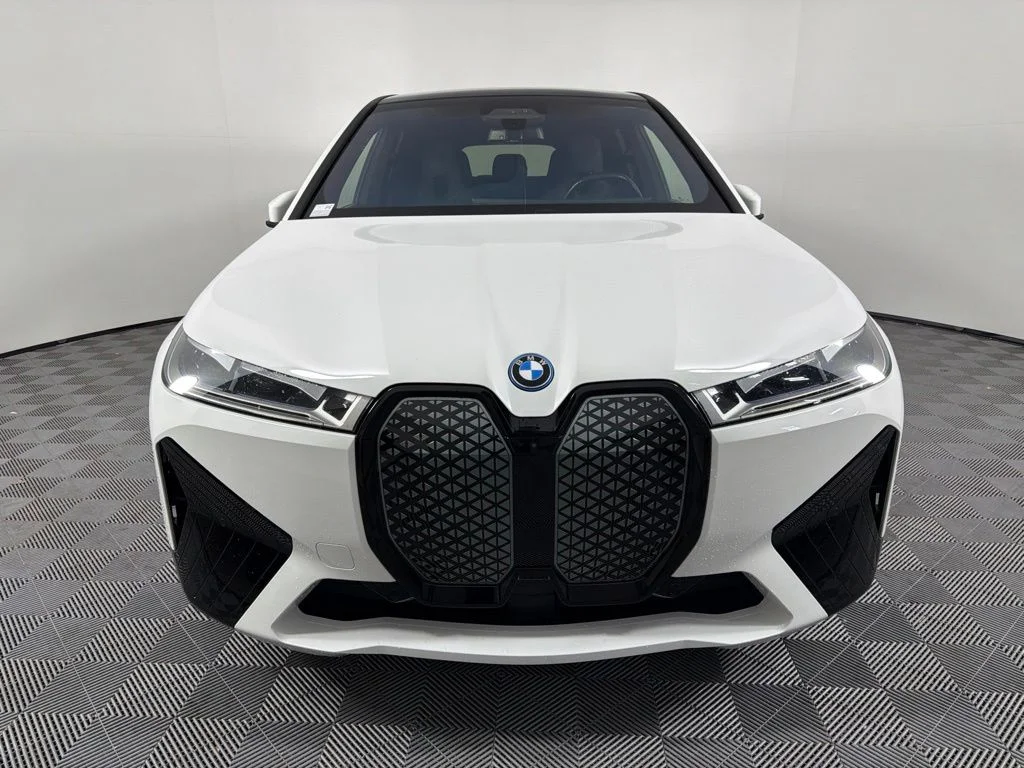 Used 2024 White BMW M60 image 2