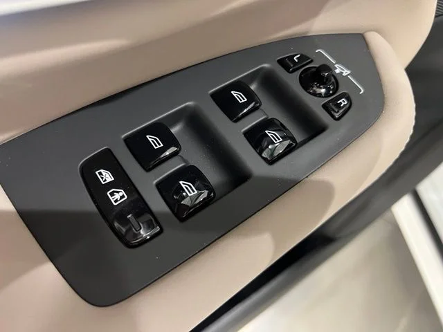 New 2026 White Volvo B6 Plus 7-Seater image 11