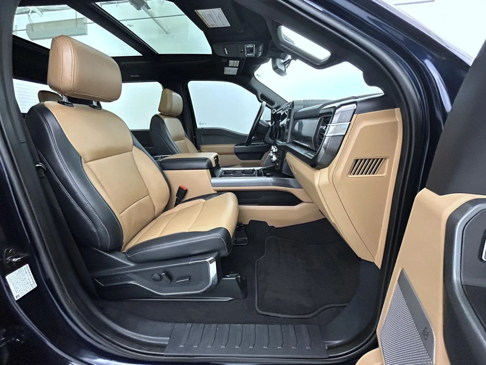 Used 2023 Blue Ford Lariat image 15