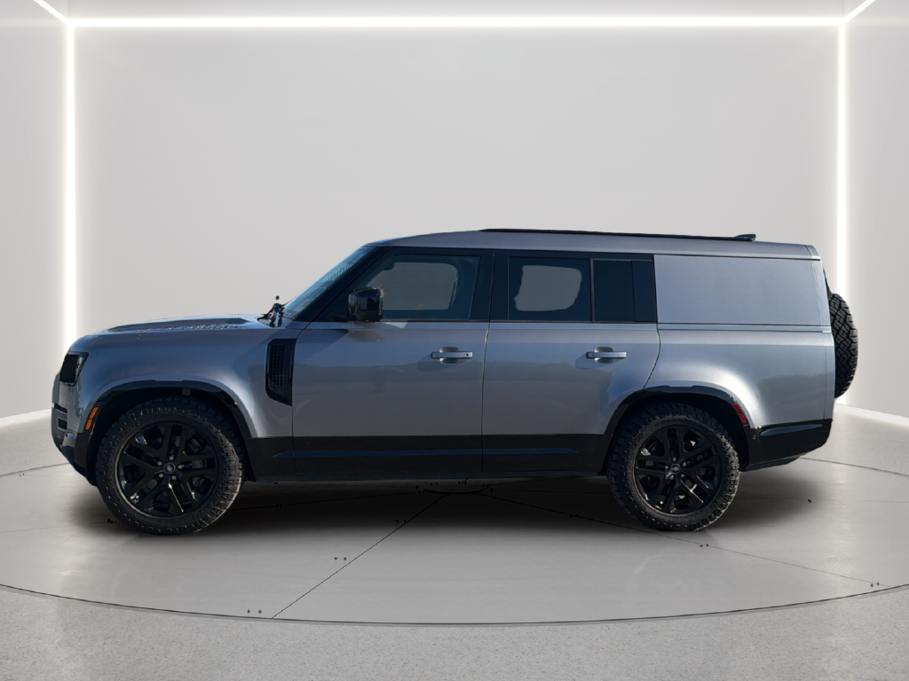 Used 2024  Land Rover Outbound image 13