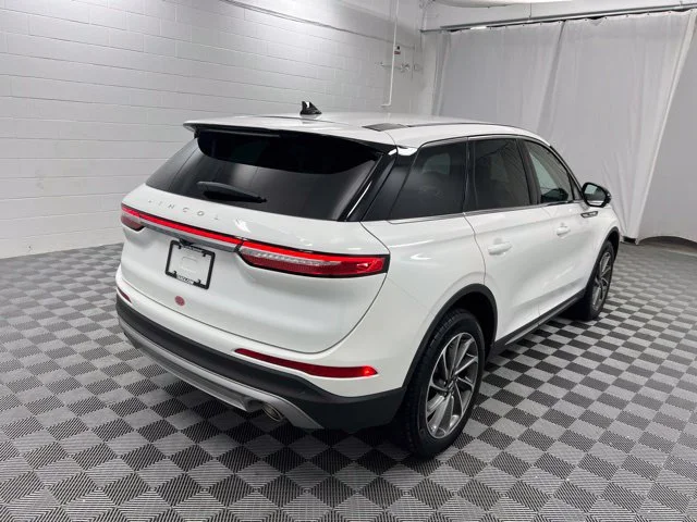 Used 2023 White Lincoln Standard image 5