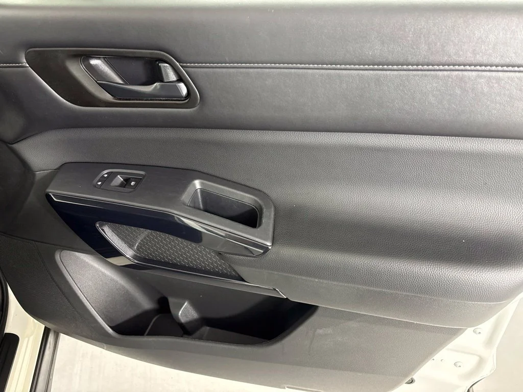 Used 2025 White Nissan SV image 15