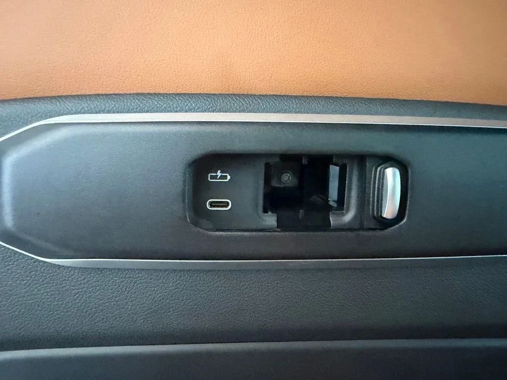 Used 2023 Gray BMW xDrive40i image 43