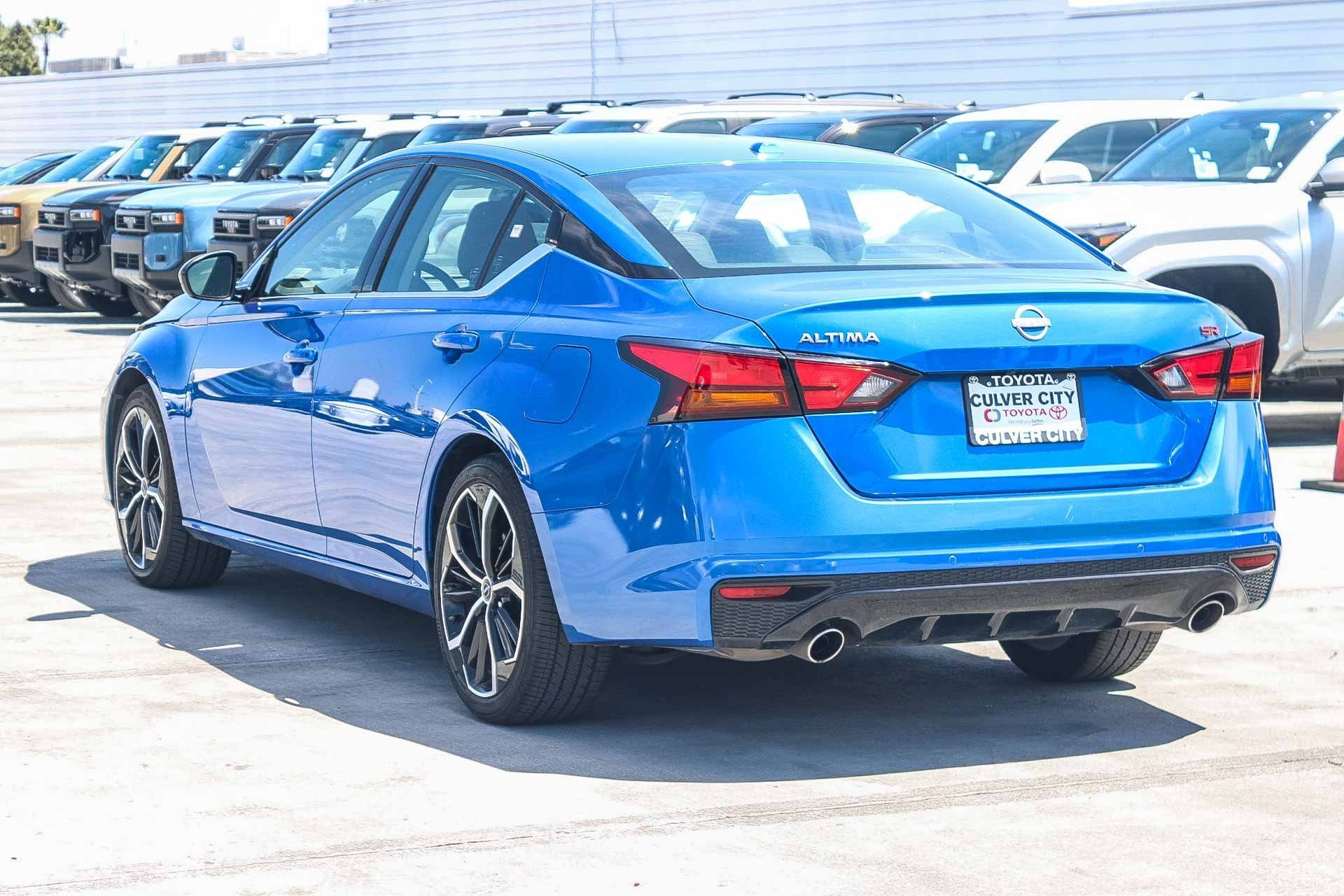 2025 Nissan Altima SR - Photo 6