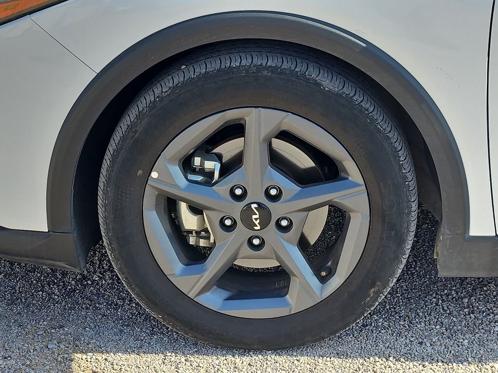 2025 Kia K4 LXS - Photo 9