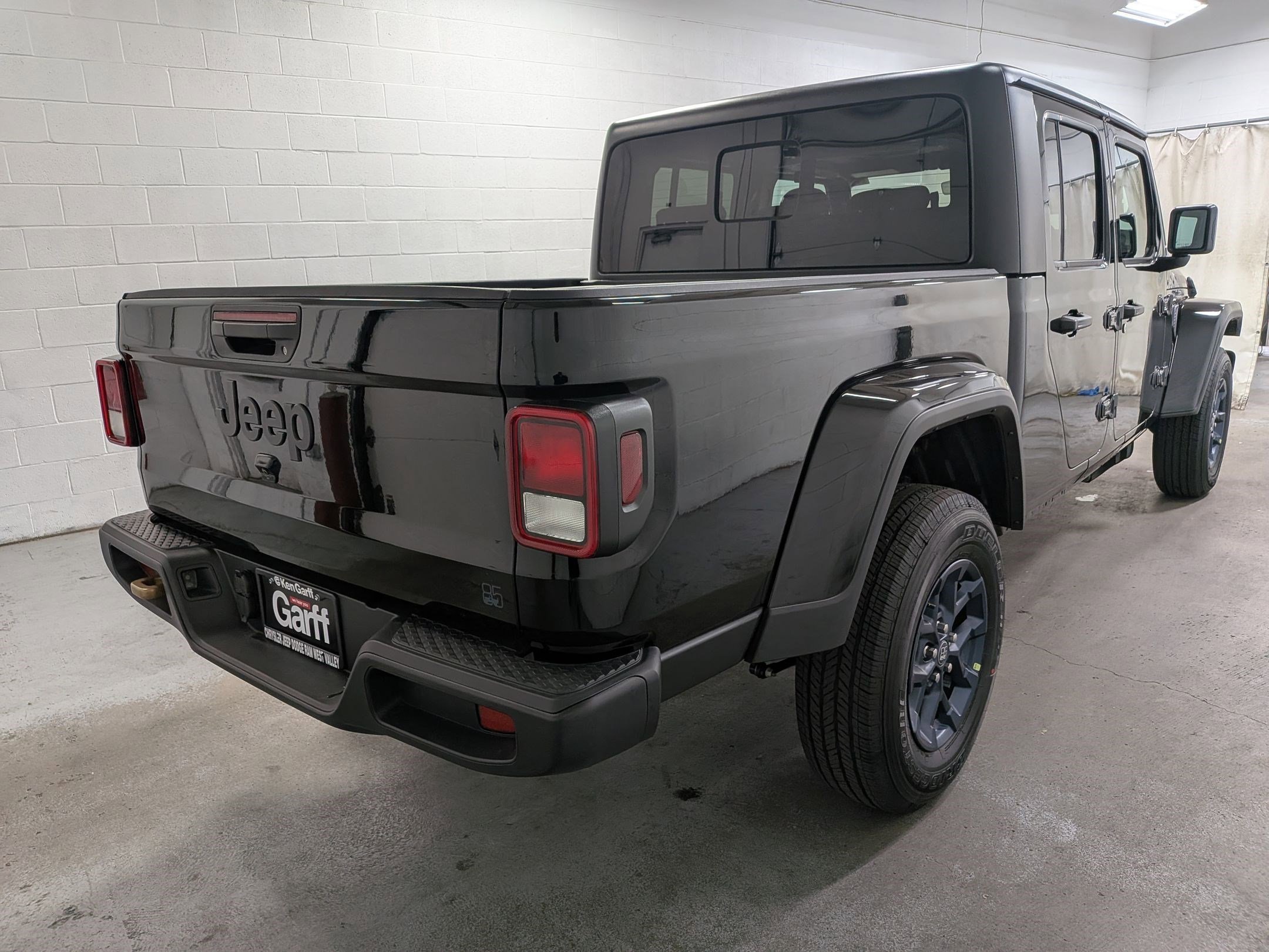 New 2026 Black Clear-Coat Exterior Paint Jeep 85th Anniversary Edition image 4