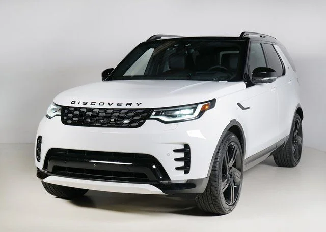 2025 Land Rover Discovery P300 Dynamic SE's photo