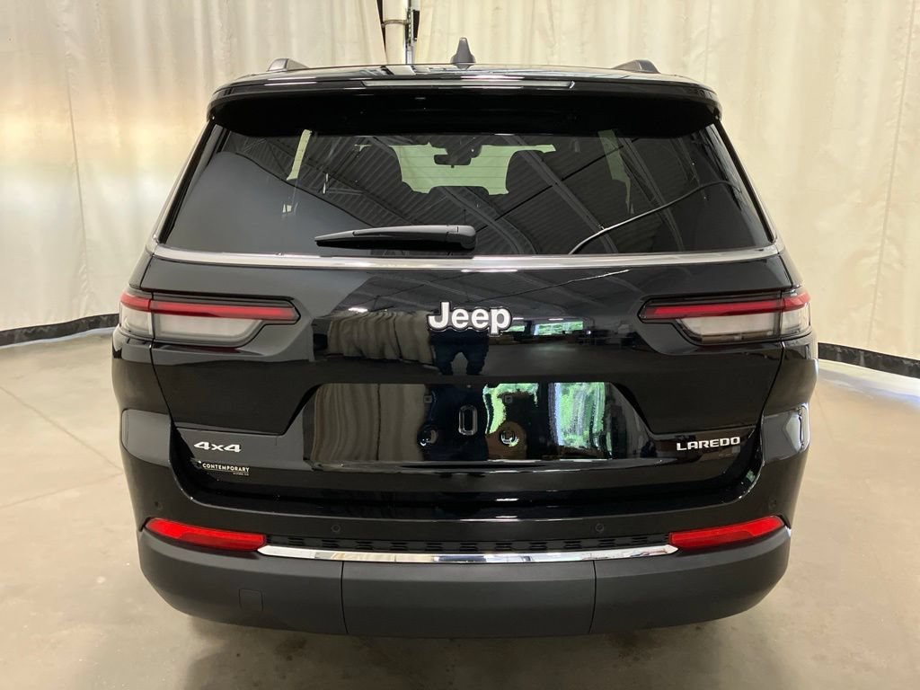 New 2026 Diamond Black Crystal Pearl-Coat Exterior Paint Jeep Laredo X image 25