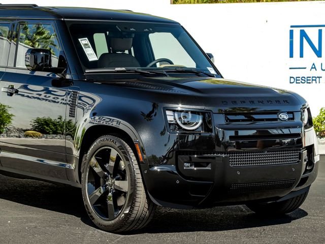 New 2026 Santorini Black Land Rover X-Dynamic SE image 5