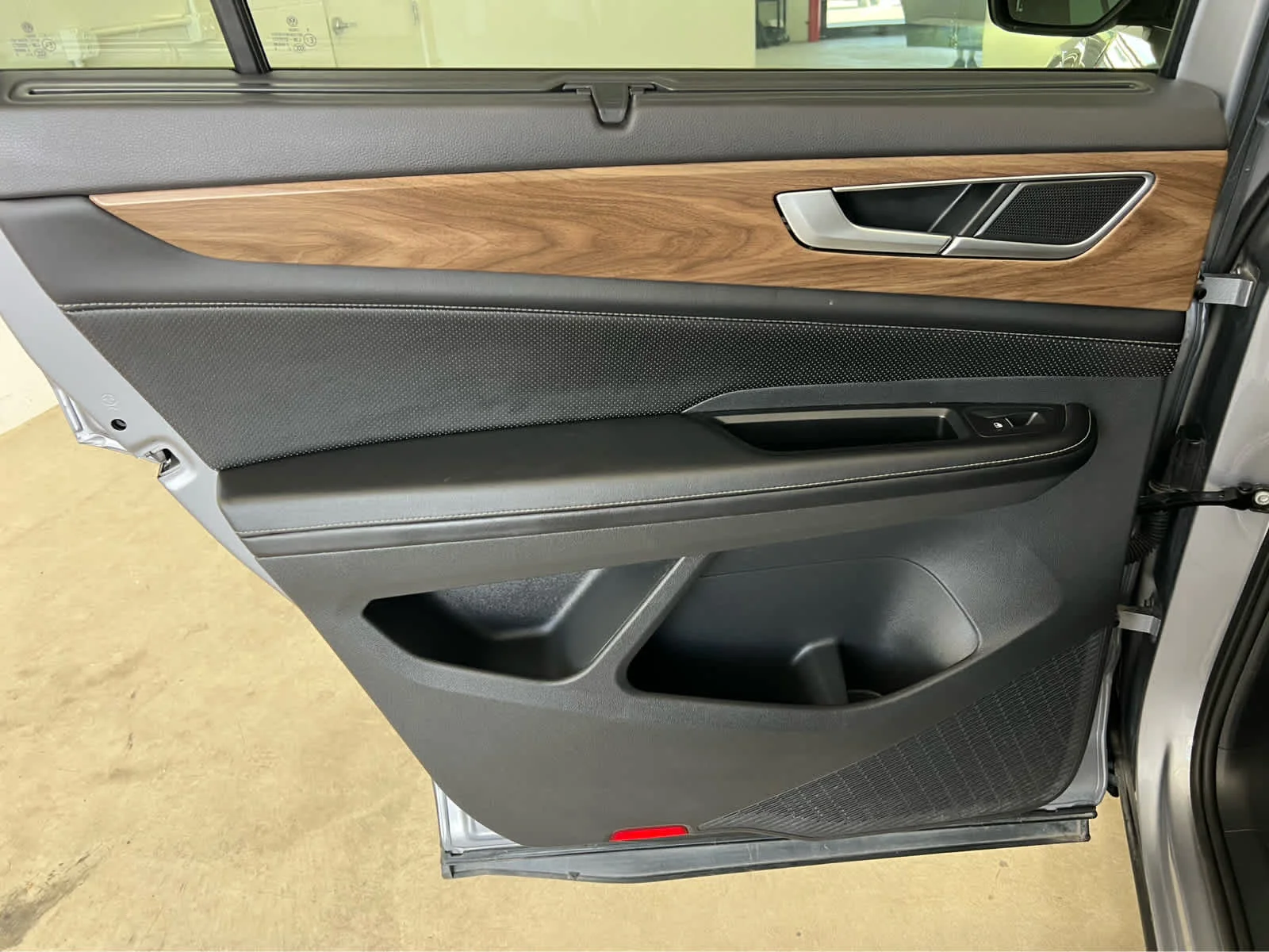 2025 Volkswagen Atlas SEL Premium R-Line - Photo 23