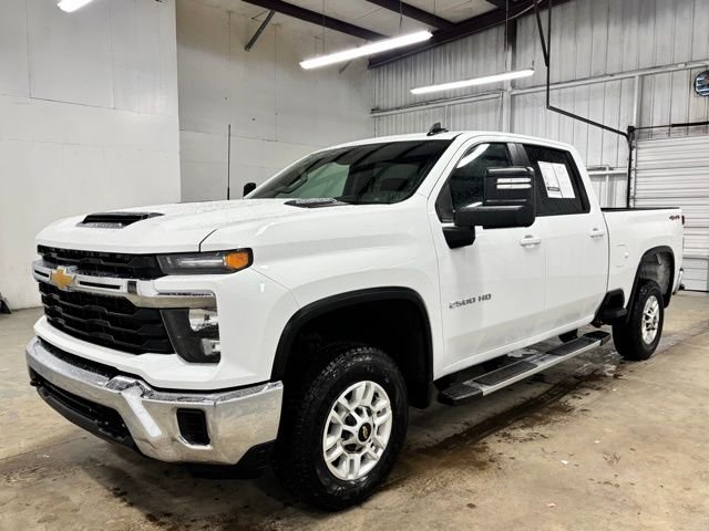 Used 2024 White Chevrolet LT image 3