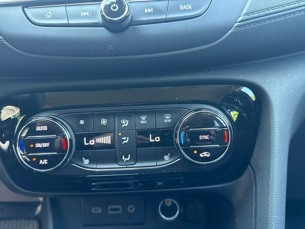 Used 2022 Blue Buick Select image 21